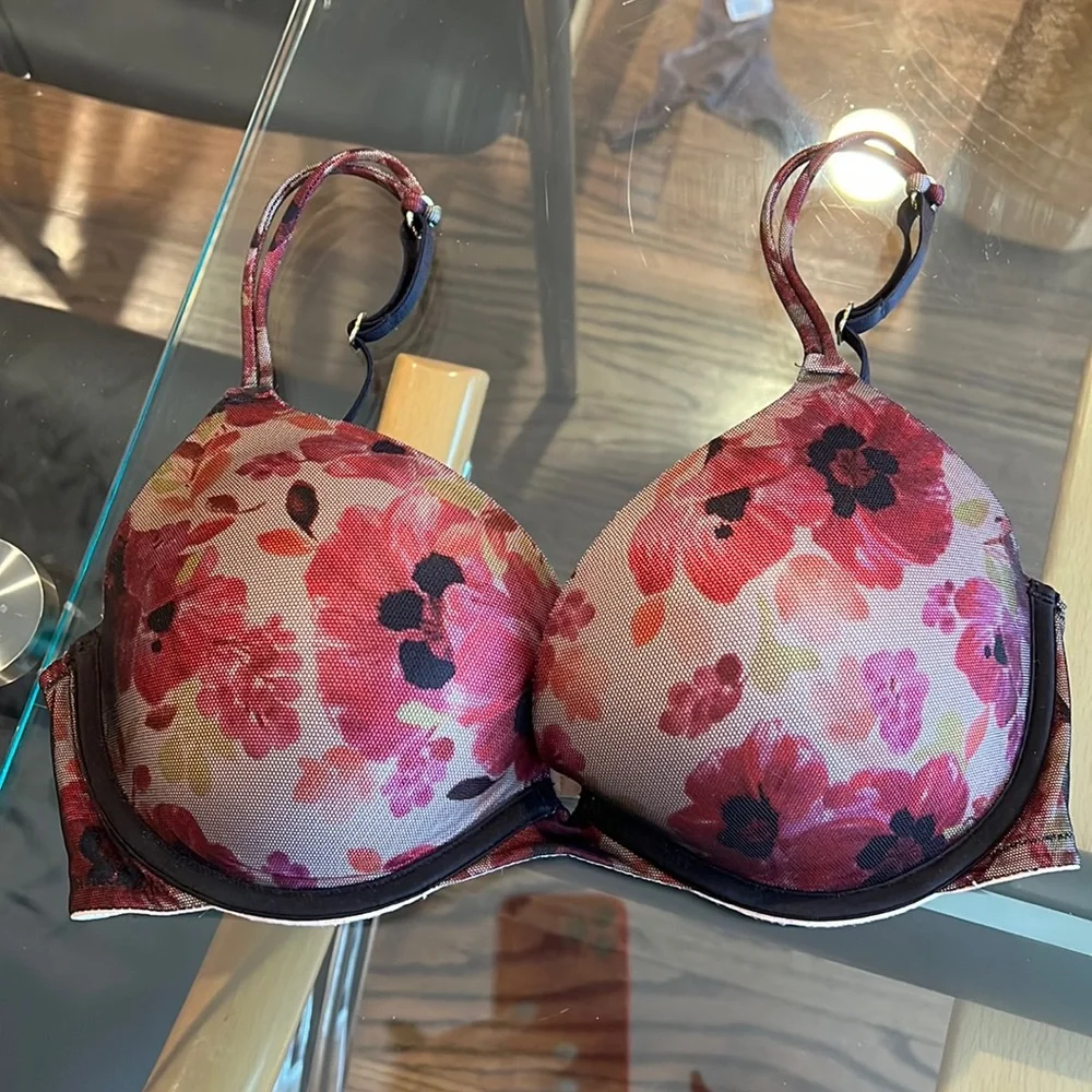 Victoria Secret’s Floral Bra - Picture 1 of 6